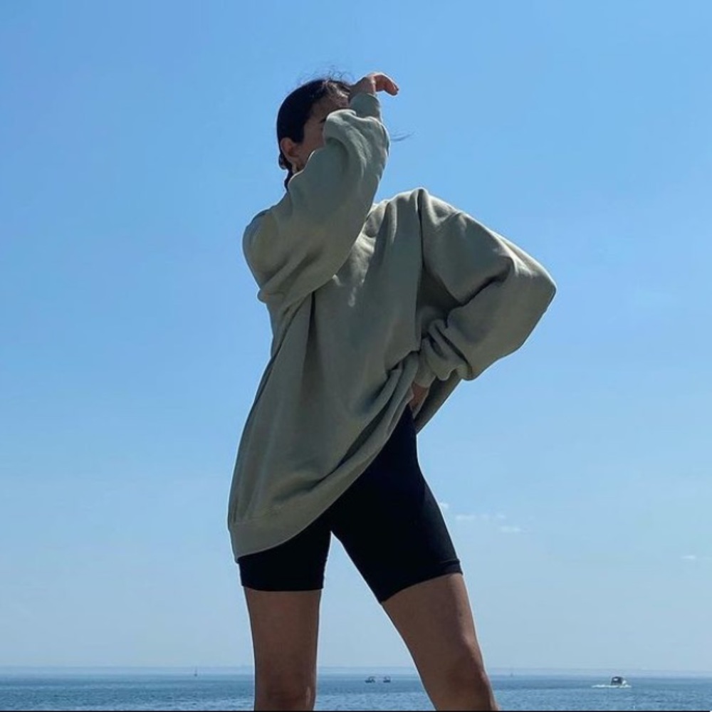 Aritzia TNA COZYAF boyfriend crewneck